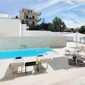 Mediterranea - Seaview, Pool & Garden Appartamento Bari